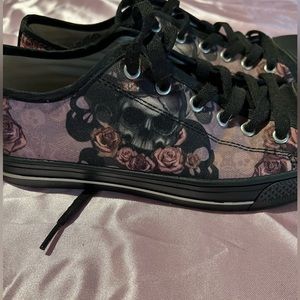 Woman’s Skull/Rose Converse Like Shoe